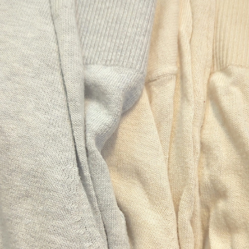 Banana Republic Women's Soft Gray and Cream Knit Sweater Large Bundle (2)